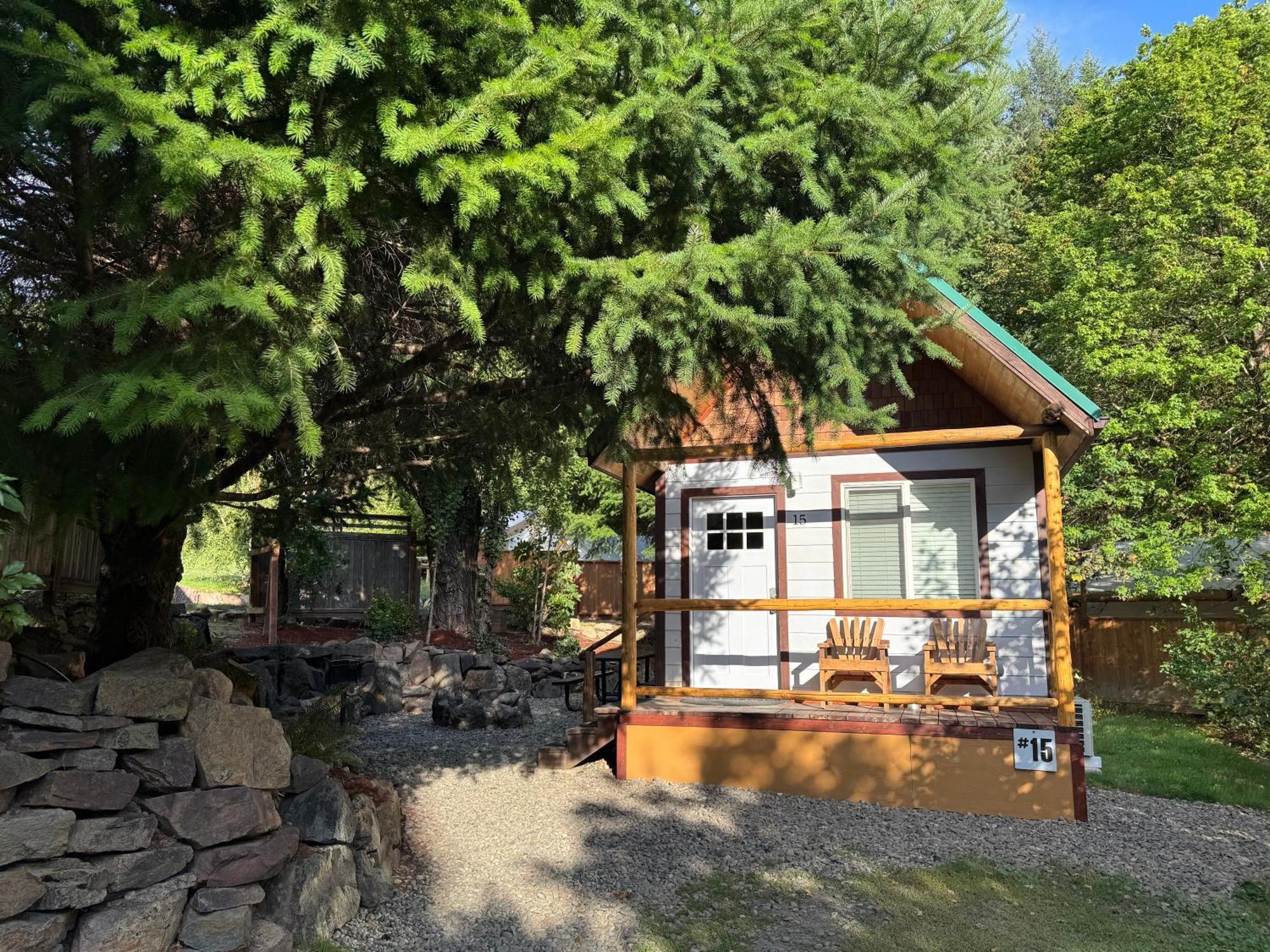 Idleyld Park Umpqua'S Last Resort - Wilderness Cabins, Rv Park & Glamping מראה חיצוני תמונה